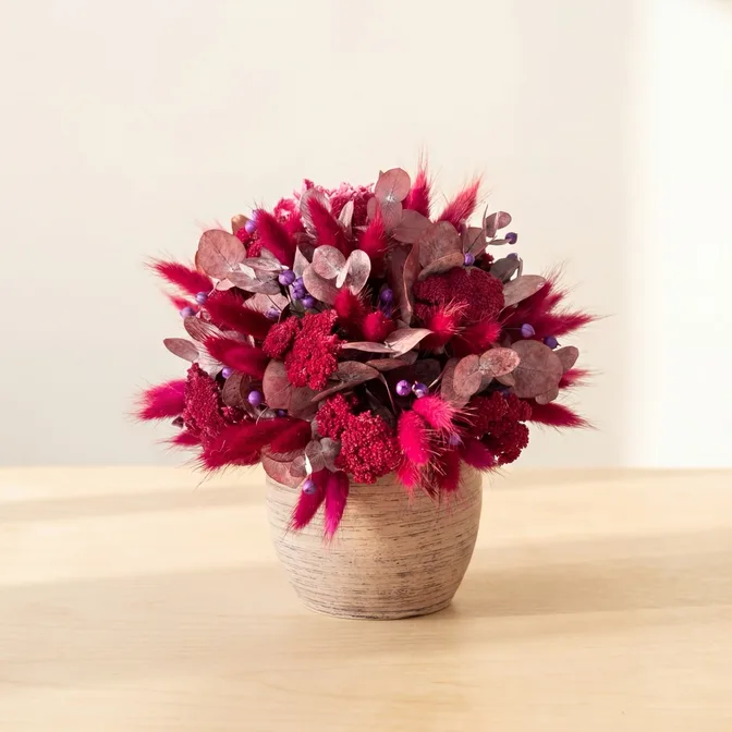 Round dried flower table arrangement