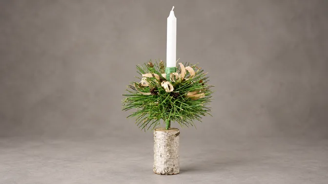 Pine-needle candle display.